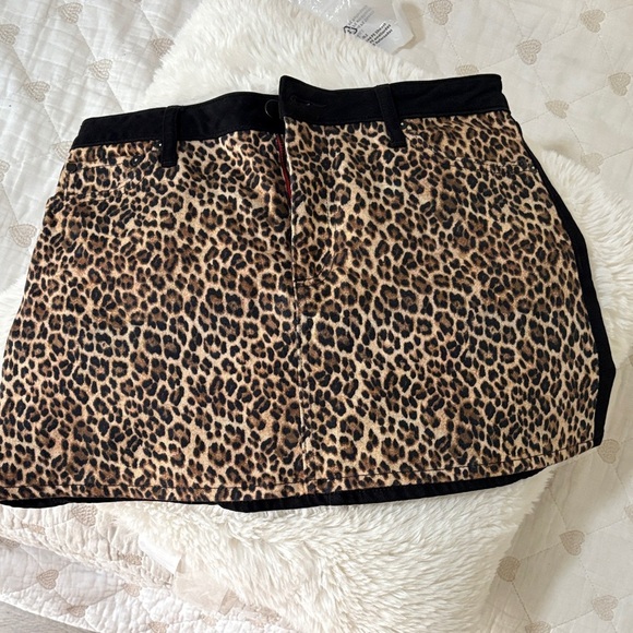 Leopard Print Mini Skirt - Picture 4 of 6